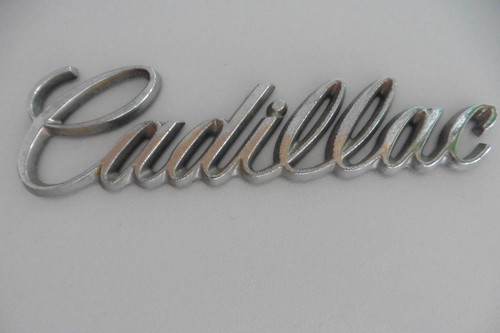 Cadillac schriftzug silber - us,
