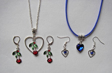 Trachtenkette u. Ohrringe Blau Strass Herz / Herz rote Strass Blumen Oktoberfest