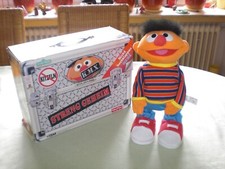 KMX Kitzel Mich Ernie K.M.X. mit Koffer - unbespielt - top - Fisher-Price 2005 !