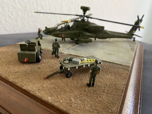 Apache diorama us army - apache,