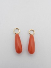 Paar Von Tropfen Aus Koralle