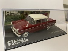 Opel Collection 1:43 Opel Kapitän P2 1959 -1964 rot/weiß in Vitrine
