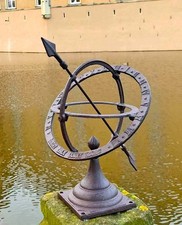 Sonnenuhr auf Standfuß