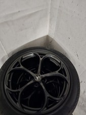 Alu Felgen 20 Zoll, 285/40,R20 Hinten und 255/45,R20 Vorne.