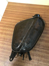 TRIUMPH 650 500 KLEINER ÖLTANK FLACH TRACKER WÜSTENSCHLITTEN ??