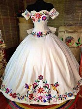 Bunt besticktes Quinceanera