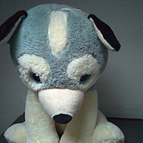 Sitzender plüsch hund stoff - sitzender, stoff-