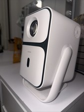 Wanbo Projektor – Stilvoller Heimkino-Beamer in modernem Design