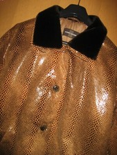 LACKJACKE + Gr. 44 + sucht neue Besitzerin + glänzende Kroko Optik + TOP !!     