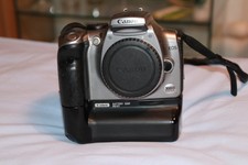 Canon EOS 300D Digitalkamera-Schwarz, nur Body+Bateriegriff BG-E1 als Ersatzteil