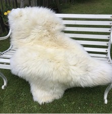 Lammfell, weißes Schaffell 135 x 80 cm, Teppich Läufer
