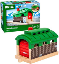 BRIO World - 63357400 - Drehbarer Lokschuppen Mit Rolltor, Holzeisenbahn Zubehör