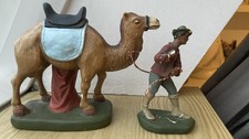Alte Krippenfigur aus Gips:  Kamel mit Diener