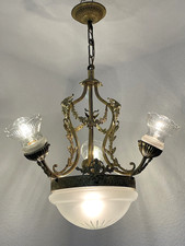 Französischer Kronleuchter aus Bronze und Milchglas im Louis-XVI.-Stil