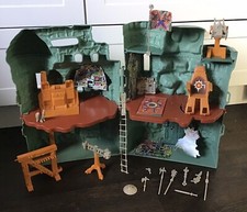 Castle grayskull masters - castle,