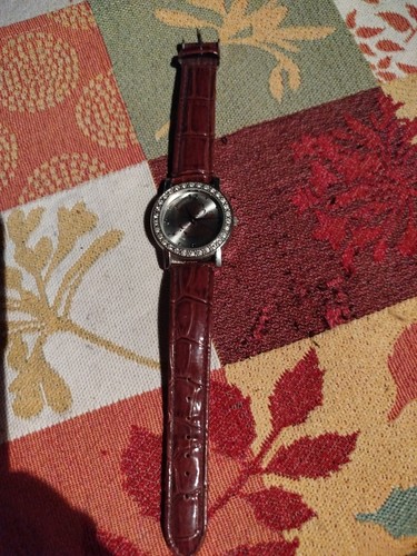 Armbanduhr mit braunen armband - armbanduhr,