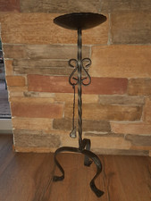 Schwerer alter guss-eiserner Kerzenständer mit Löscher - ca. 68cm hoch