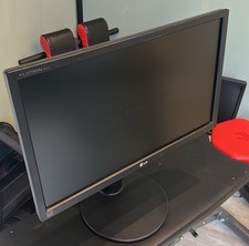 LG Flatron E2411PU 61 cm (24 Zoll) 16:9 LED LCD Monitor - Schwarz