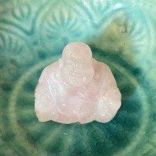 Kleiner Budda aus Rosenquarz Edelstein Gr. 3,5cm neuwertig Naturstein Deko.