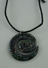 Paua Muschel Anhänger Koru