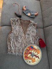 Wikinger Kostüm für Kinder (Weste, Schild, Helm, Geldsäckchen u. Horn)
