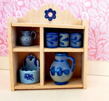 Bodo Hennig Wandregal befüllt