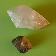 XVI - Mineralien - 21 Gesteinsproben - Jaspis, Bergkristall, Aragonit, Quarz