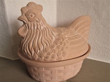 Butterhuhn Huhn Henne auf Körbchen Nest Terracotta Keramik Deckeldose Landhaus 