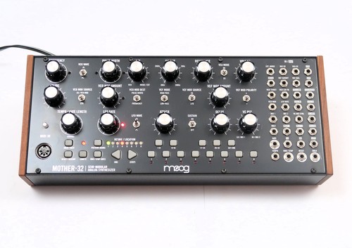 Moog mother semi modularer - mother-32, semi-modularer