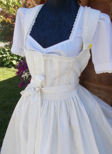Dirndl von rose aus - aus, bayern
