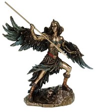 Morrigan Geisterkönigin keltische Göttin der Geburt bronziert + Speer stehend 