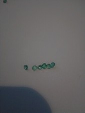 1 unbehandelter kolumb. Smaragd, Emerald, round facet ca 2 mm nr3 hell m. Fehler