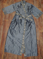 Bestickter langer Kimono