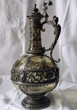 Alter Historismuskrug mit Frauenbüste