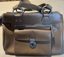 Neue Esprit Handtasche. Versandkostenfrei.