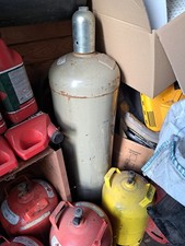 Graue 33kg Gasflasche Leer mit Deckel