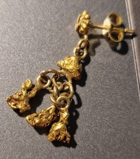 Goldnugget-Ohranhänger aus