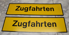2 x Bahn Eisenbahn altes Schild  "Zugfahrten" gelb PVC 42 x 10,5 cm