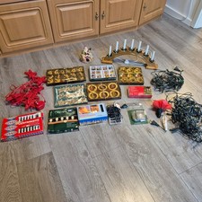 Konvolut Weihnachtsdeko Lichterketten Christbaumschmuck alte Holzfiguren.