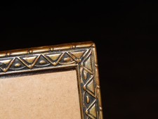 schöner  alter Bilderrahmen Messing patiniert gewölbtes Glas Aufsteller