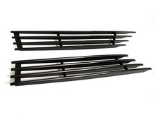 2 schwarze Kotflügelgitter