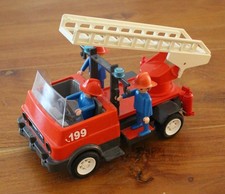 PLAYMOBIL -  Feuerwehrauto mit drei Figuren