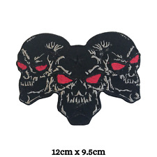 Drei Totenköpfe schwarz mit