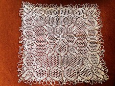 Rar: wunderschöne Tischdecke Mitteldecke 70x70 cm Kunststricken Handarbeit  