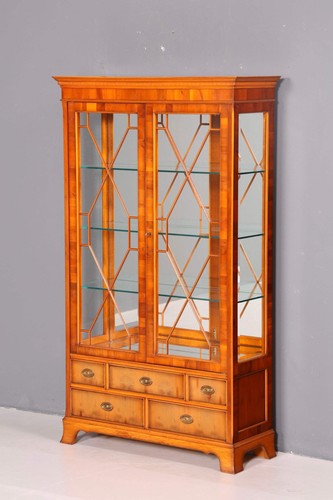 Englische vitrine heldense - englische,