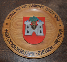 Holzteller Wandteller Pokal des VEB Plauener Spitze 1981 Eisstockschießen