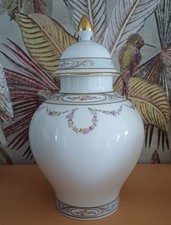 Ak Kaiser Porzellan Deckelvase