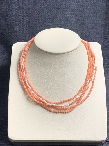 Korallen kette mit perlen und