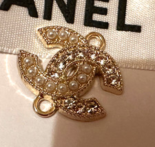 CHANEL STECKER KNOPF PERLEN &
