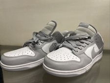 BRANDNEUE Nike SB Dunk Low - Grau/Weiß - Ungetragen Gr. 44